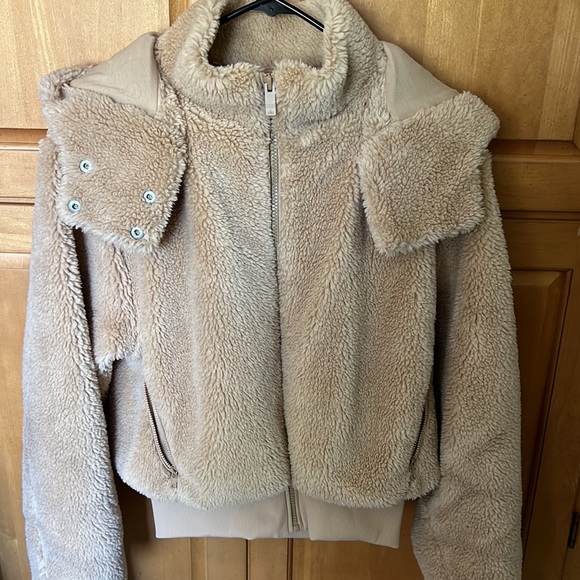Alo Yoga Foxy Sherpa Jacket Camel - Picture 5 of 7
